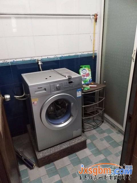 上高興隆小區4樓三房普裝帶地下室三證滿2年可按揭