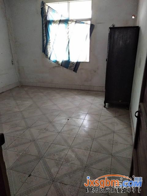 上高水果街第一排3樓有床一張光線好出行方便急租