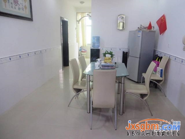 上高步行街4樓清爽裝修三房帶地下室送家私三證可按揭