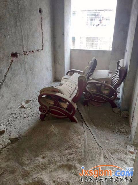 上高蘭家大道5樓毛坯三房兩衛地下室10平證件齊全可按揭