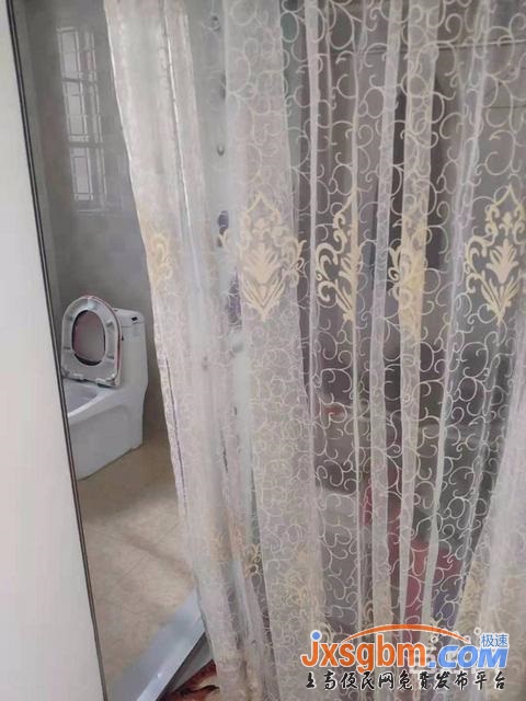 上高花園裝修僅住半年四房兩衛帶車位及地下室送家具家電