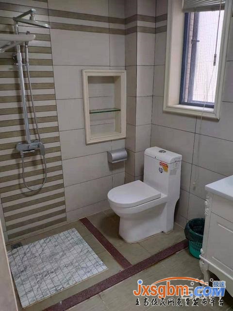 上高花園樓梯房三樓精裝四房帶中央空調三證滿2年柴棚10平