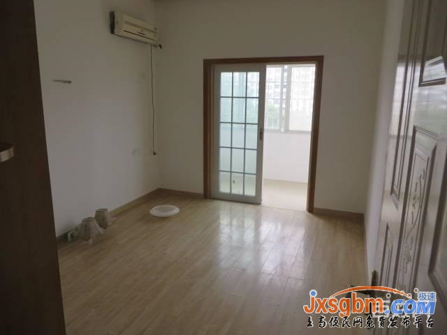 上高蘭家大道5樓清爽裝修三室車庫19平三證可按揭讀書近