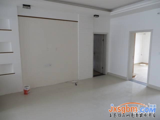 上高蘭家大道5樓清爽裝修三室車庫19平三證可按揭讀書近