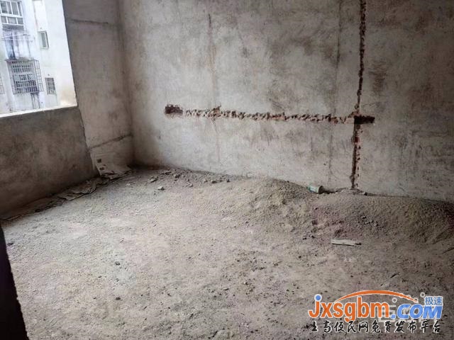 上高蘭家大道5樓毛坯三房兩衛地下室10平證件齊全可按揭