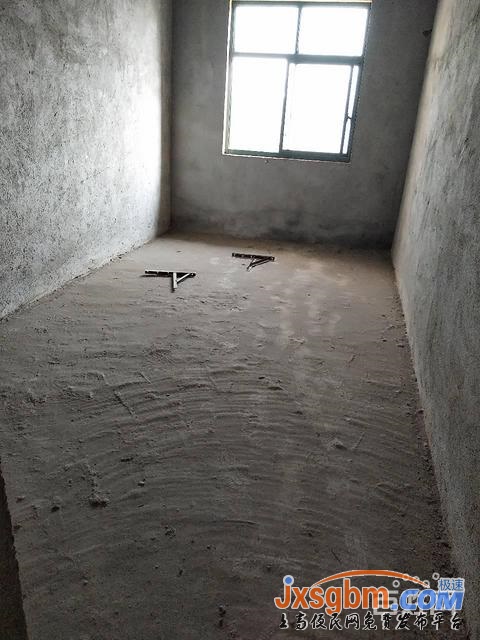 上高沿江小區二樓毛坯三房地下室6平江景房三證可按揭