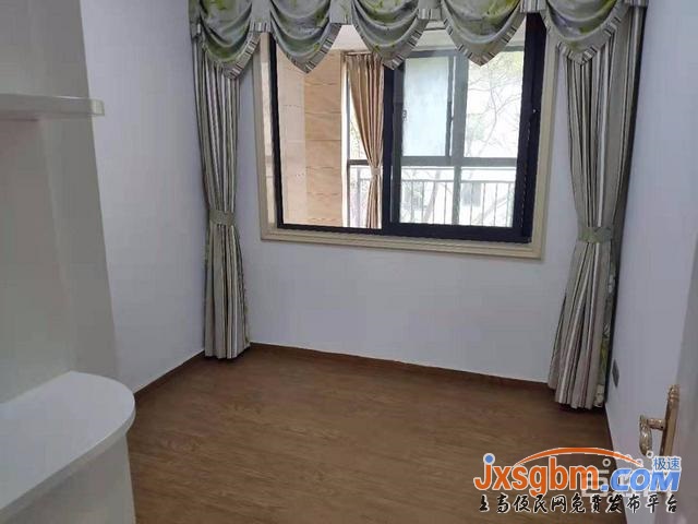 上高花園樓梯房三樓精裝四房帶中央空調三證滿2年柴棚10平