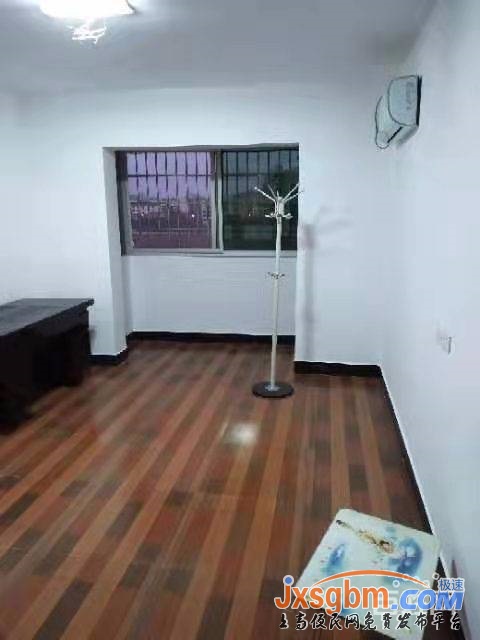 上高歐陸名居電梯江景三房配家具家電用天燃氣