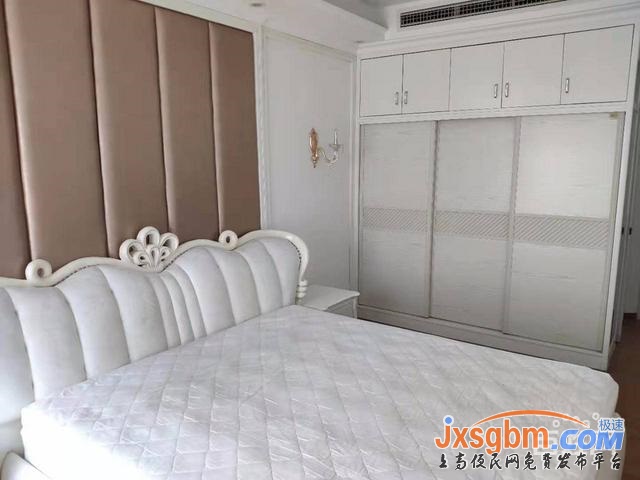 上高花園樓梯房三樓精裝四房帶中央空調三證滿2年柴棚10平