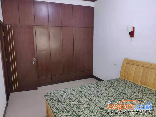 上高朗潤超市旁3樓普裝三房無暗間帶車庫證件全包過戶