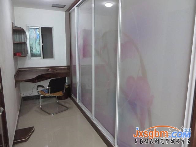 上高銀海超市旁4樓三室家私全配(兩空調兩床)帶柴棚用燃氣