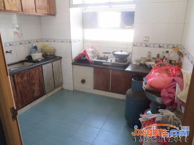 上高蘭家大道普裝三房三證滿5年地下室6平可按揭