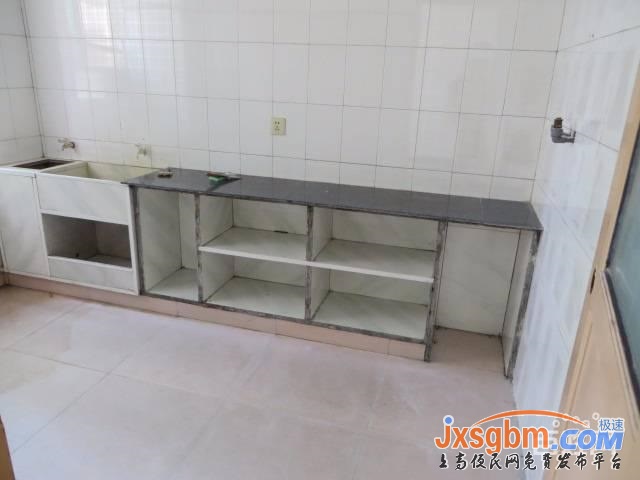 上高建設南路馬路邊二樓135平空房適合辦公