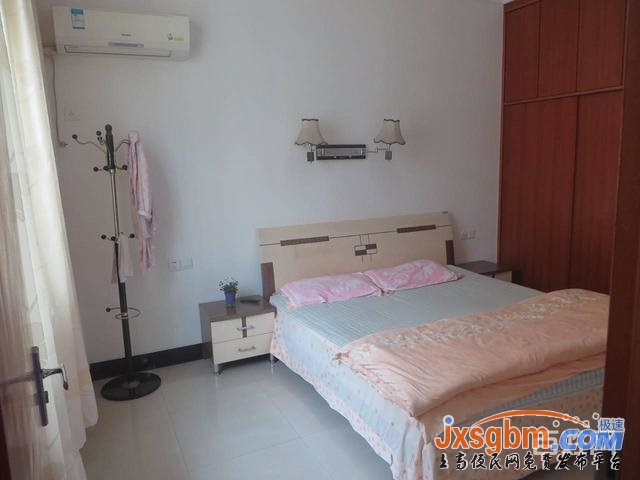 上高步行街4樓清爽裝修三房帶地下室送家私三證可按揭