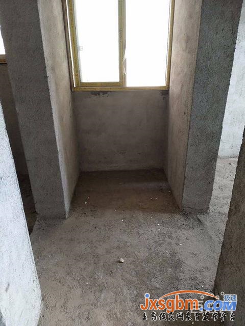 上高芙蓉嘉苑5樓毛坯三房已三通三證滿2年近鏡山小學