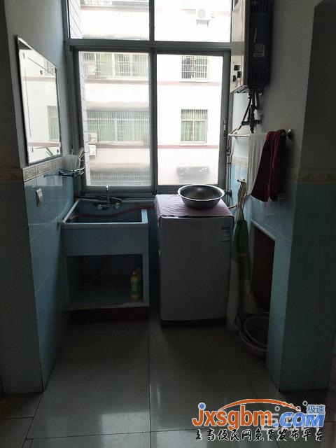 上高鏡山商城3樓三室家具家電全配(兩空調三床用燃氣