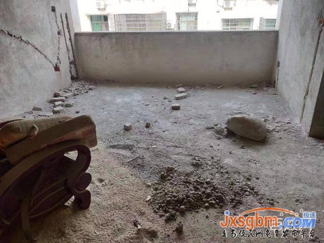 上高蘭家大道5樓毛坯三房兩衛地下室10平證件齊全可按揭