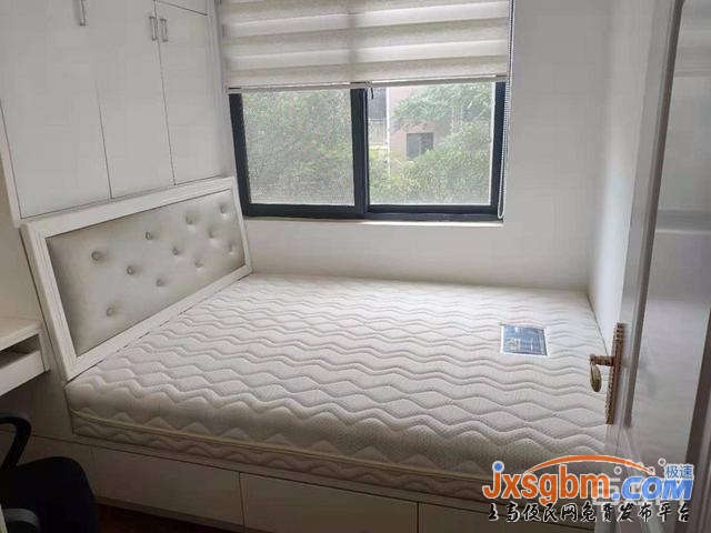 上高花園樓梯房三樓精裝四房帶中央空調三證滿2年柴棚10平