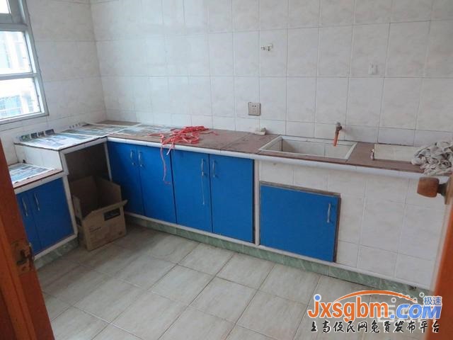 上高交通路5樓普裝送家私兩房證件齊全可按揭37萬包過戶