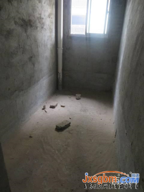 上高榮盛華府三樓毛坯三房帶車庫三證可按揭小區環境好