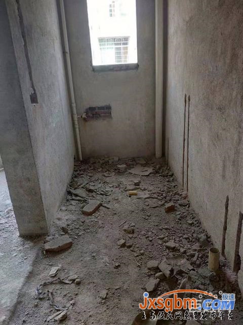 上高蘭家大道5樓毛坯三房兩衛地下室10平證件齊全可按揭