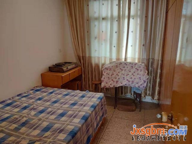 上高長途車站附近二樓三室配家具家電(兩空調三床)