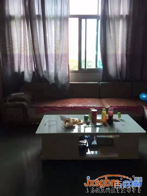 上高錦江大道三樓三室邊間普裝地下室10平三證可按揭