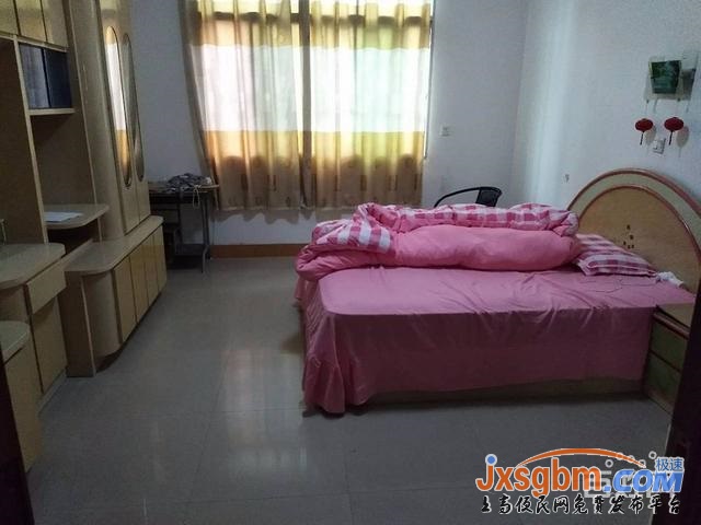 上高興隆小區4樓三房普裝帶地下室三證滿2年可按揭