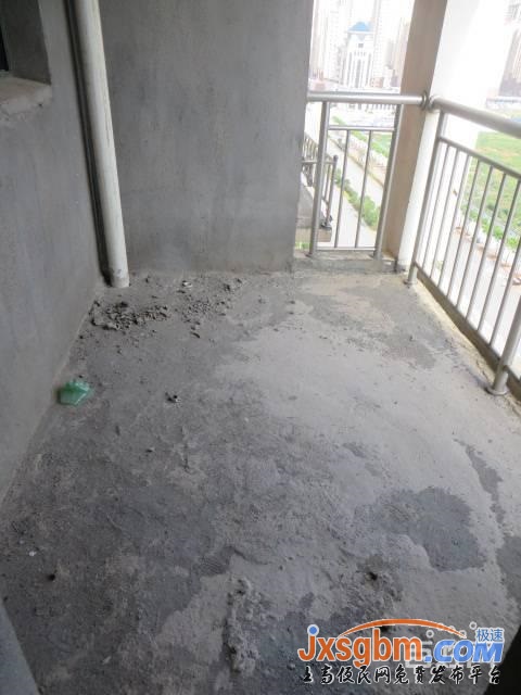 上高世紀豪庭好樓層毛坯三房帶車庫證件滿5年可按揭