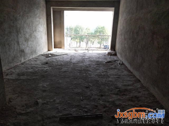 上高沿江小區二樓毛坯三房地下室6平江景房三證可按揭