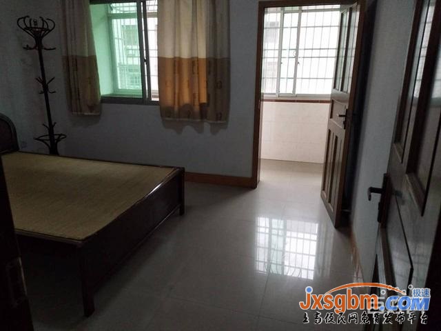 上高興隆小區4樓三房普裝帶地下室三證滿2年可按揭