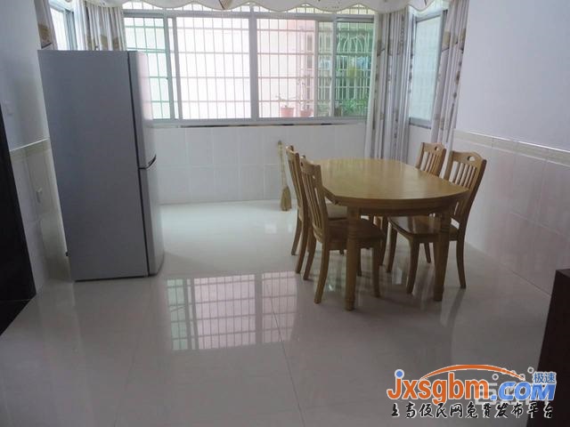 上高銀海超市旁4樓三室家私全配(兩空調兩床)帶柴棚用燃氣