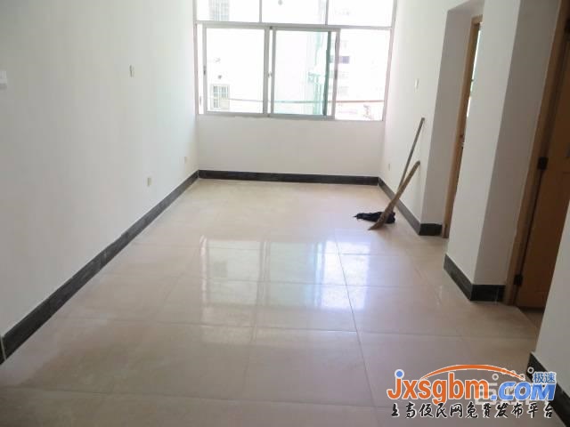 上高建設南路馬路邊二樓135平空房適合辦公