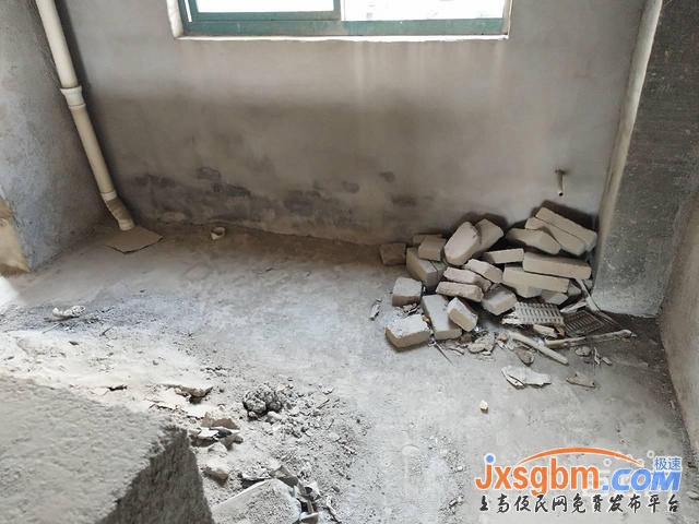 上高沿江小區二樓毛坯三房地下室6平江景房三證可按揭