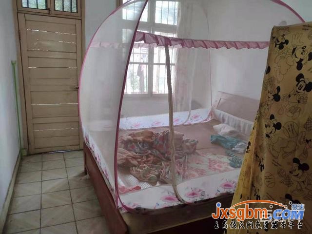 上高四中對面2樓簡裝三房帶兩個地下室有證包過戶急賣