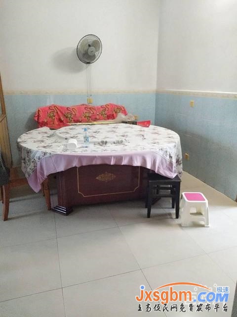 上高鏡山商城3樓三室家具家電全配(兩空調三床用燃氣