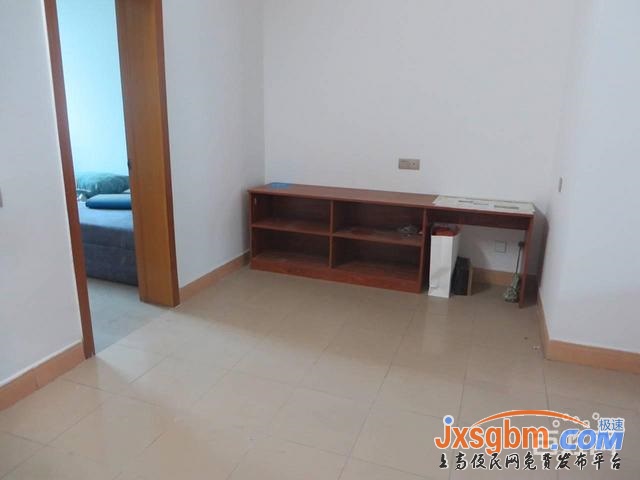 上高交通路5樓普裝送家私兩房證件齊全可按揭37萬包過戶