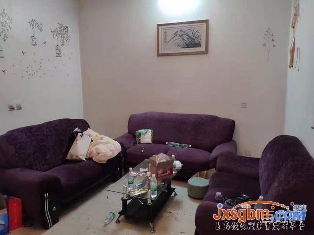 上高河南下街心3樓三室家具家電全配6千/年