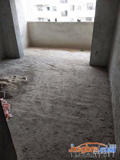 上高芙蓉嘉苑5樓毛坯三房已三通三證滿2年近鏡山小學