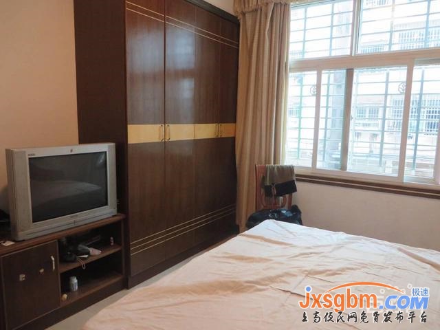 上高錦園小區普裝2樓三房帶車庫36平證件齊全可按揭