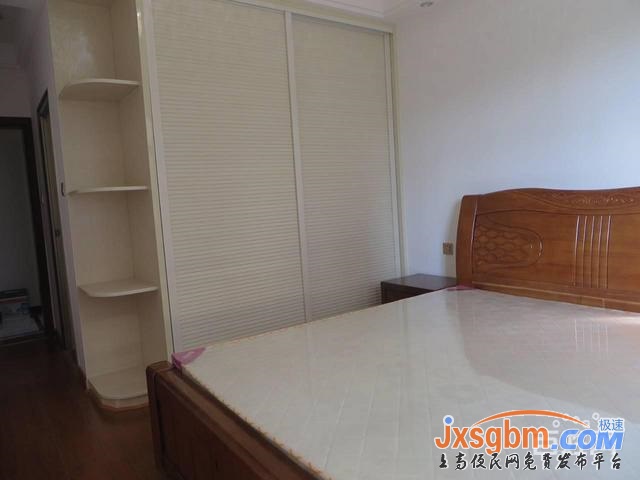 上高新城小區電梯三房精裝家私全配(四空調三床)