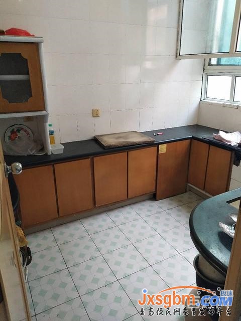 上高鏡山商城3樓三室家具家電全配(兩空調三床用燃氣