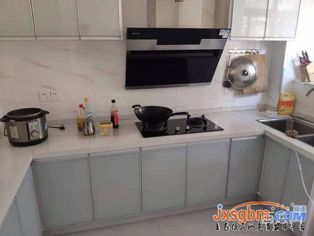 上高花園裝修僅住半年四房兩衛帶車位及地下室送家具家電