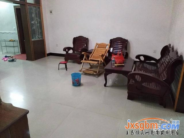 上高興隆小區4樓三房普裝帶地下室三證滿2年可按揭