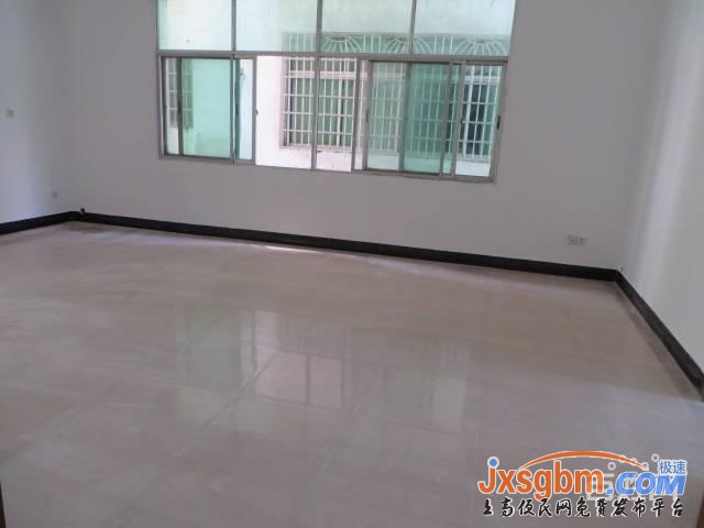 上高建設南路馬路邊二樓135平空房適合辦公