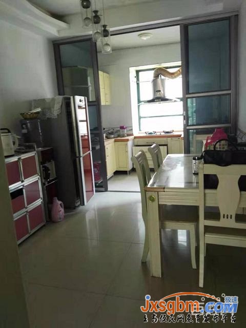 上高正陽小區2樓精裝二樓三室全配兩空調三床好停車