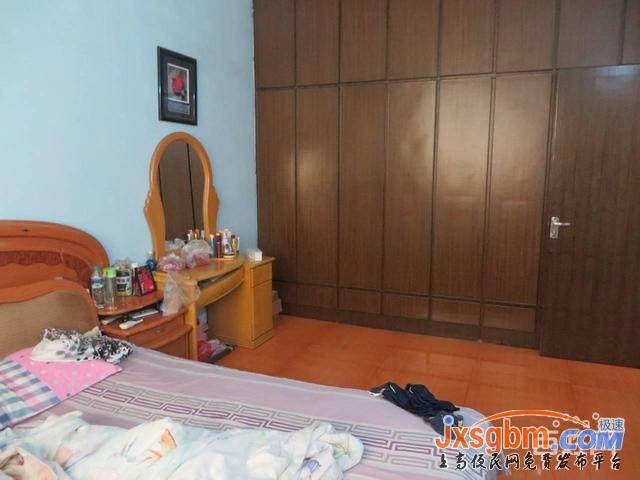 上高金色家園精裝修四房送家具家電帶車庫三證可按揭