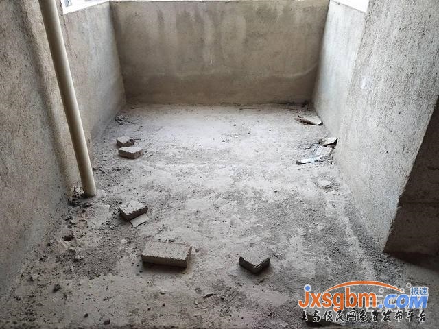 上高沿江小區二樓毛坯三房地下室6平江景房三證可按揭