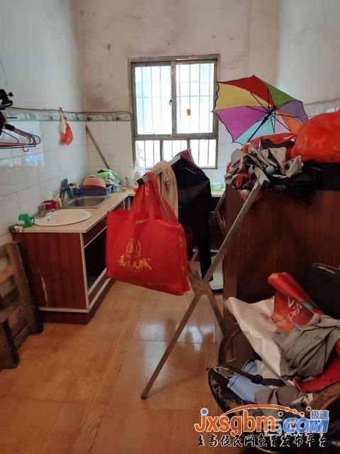 上高沿江東路一樓配席夢思床帶廚房衛生間3千6