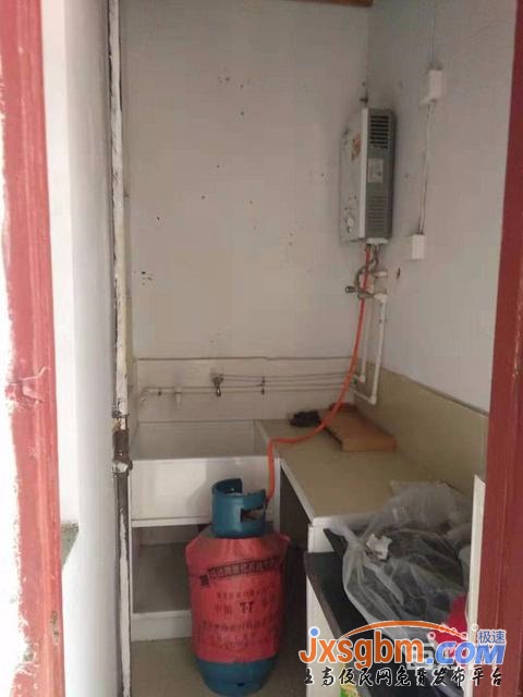 上高和平路2樓簡裝三房有證院內好停車33萬包過戶